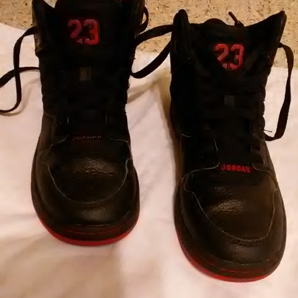 Air Jordan tennis shoes